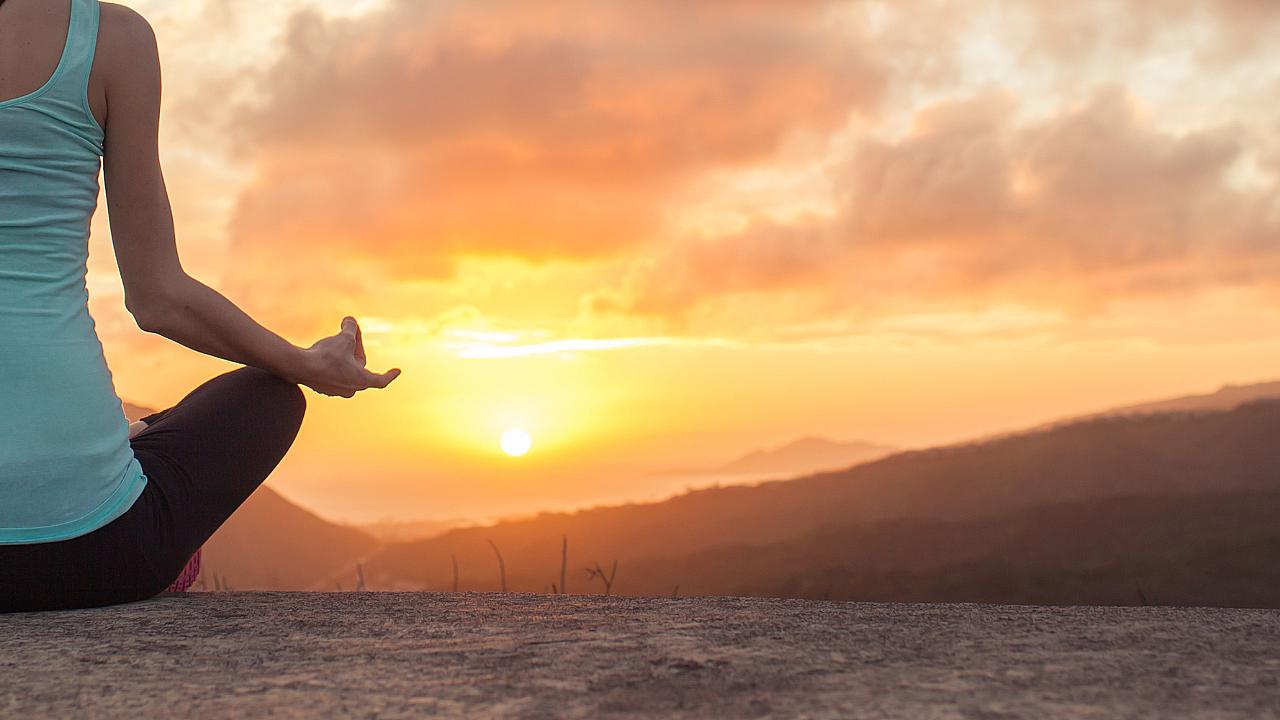 Miniyogaprogram fra boken Kundalinikraft